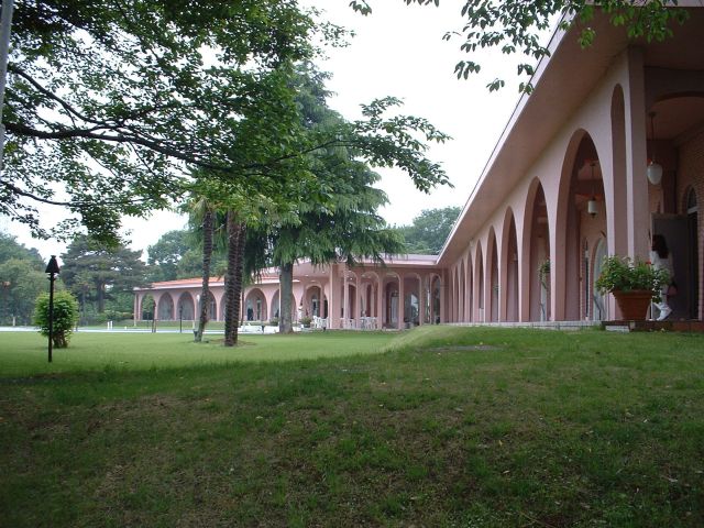 �m��